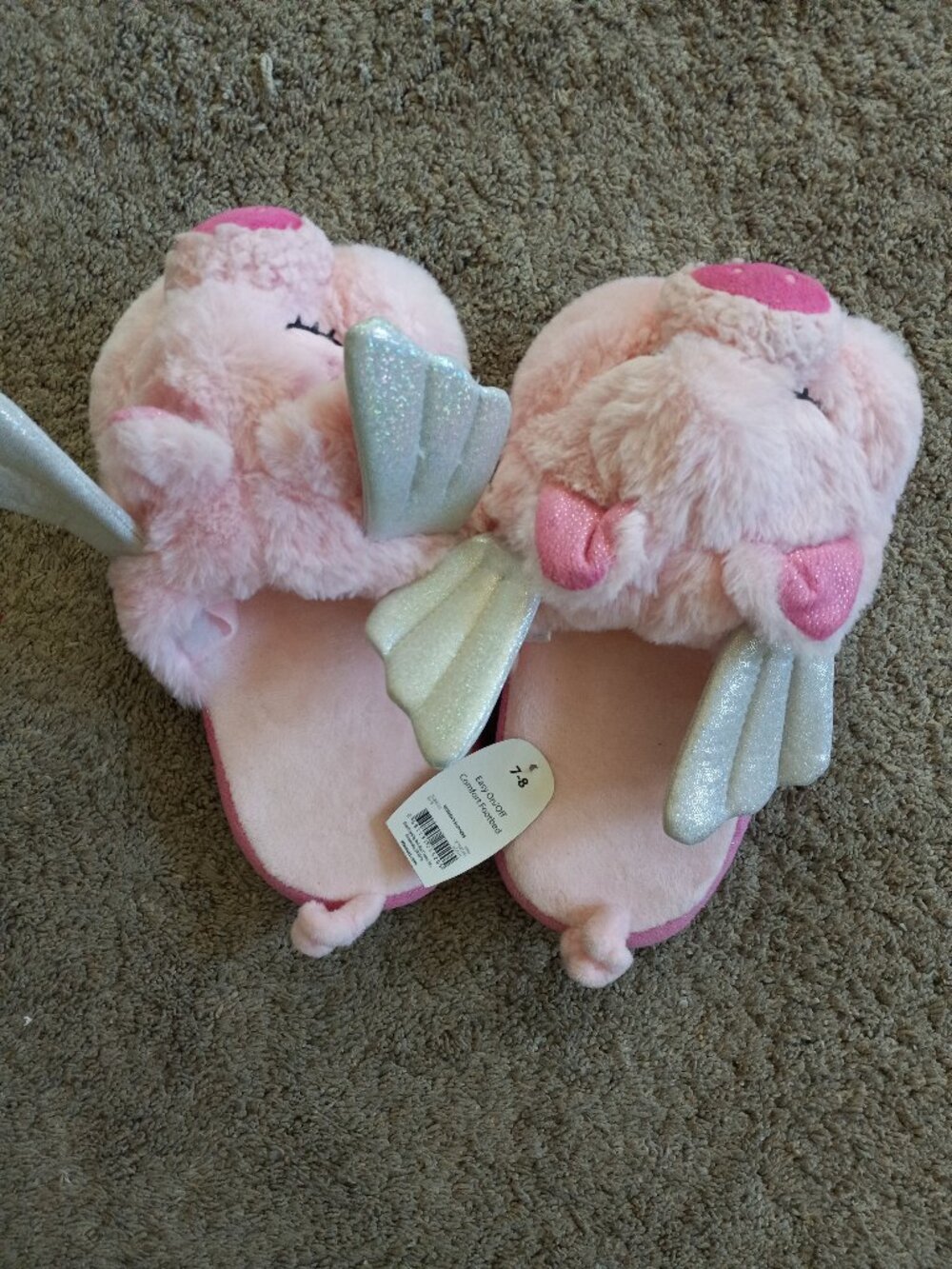 Womens Pig Slippers Never Worn. 7-8 Fluffy Pink